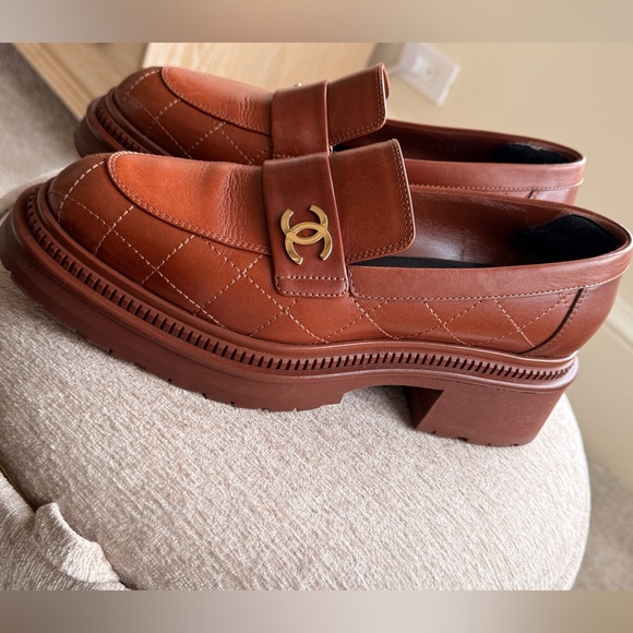 Chanel Brown Calfskin Leather Quilted CC Gold Logo Flat Platform Loafer - 39 - Picture 1 of 4
